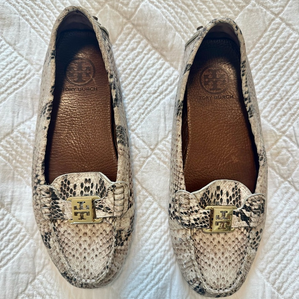 Tory Burch Woman's Shoes | Snake Print | Kendrick Driving Loafer | Size 8 - Picture 5 of 5